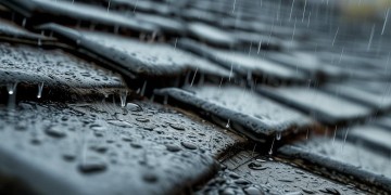 楼顶漏雨到底属于物业管吗？